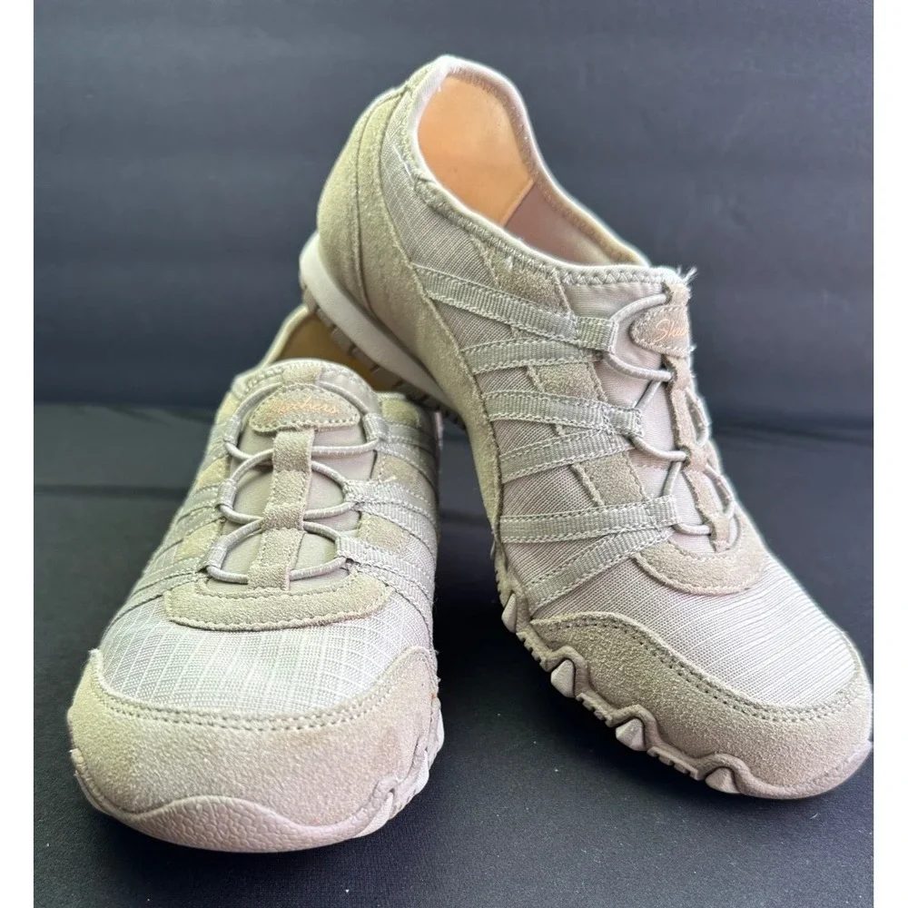 Skechers Women's Casual Breathe-Easy-A-Look Sneaker Flat Slip On Sz 7.5 Gray